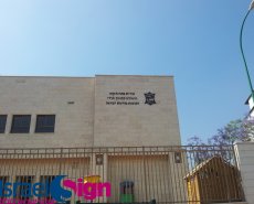 אותיות אלומיניום צבועות בתנור בפרויקט לעיריית פ"ת